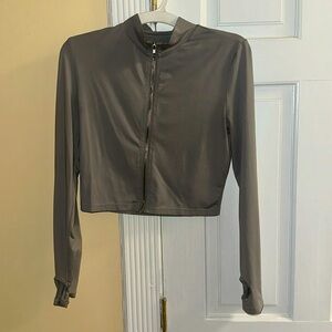 Cute thumb hole cropped zip up top